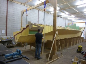 Tackles around the mold to lift and turn the hull
